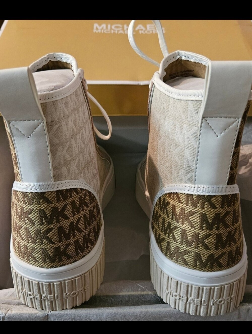 Michael Kors - Picture 6 of 6